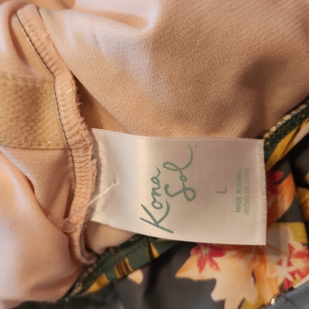 Floral Swimsuit in Pink and Green Shirred Front Daughter Took Off Tags. Didnt F - Picture 4 of 5